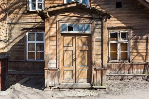 Altes Verlassenes Holzhaus Einem Sonnigen Tag — Stockfoto