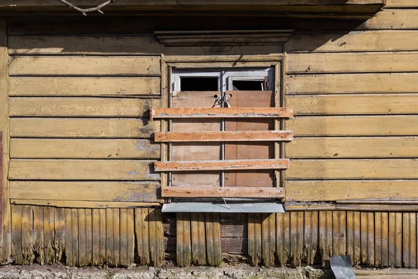 Окно Старинного Деревянного Дома — стоковое фото
