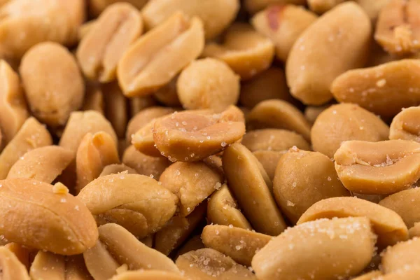 Stock image Close-up of a large amount of peeled salted peanuts in a basket