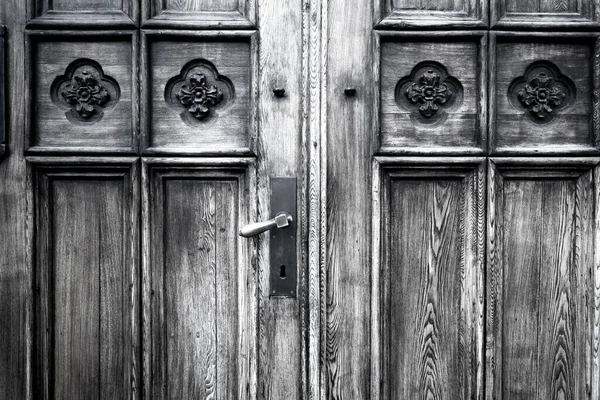 Celý Rám Zabírá Staré Dřevěné Dveře — Stock fotografie