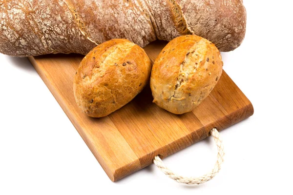 Różny Chleb Desce Krojenia Izolacja Białym Tle — Zdjęcie stockowe