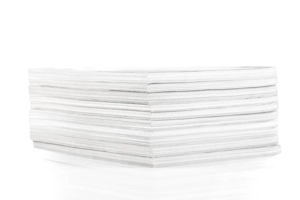 Ein Stapel Zeitschriften Isoliert Auf Weißem Hintergrund — Stockfoto