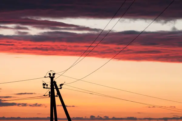 Elektryczna Linia Energetyczna Przed Kolorowym Niebem Zachodzie Słońca — Zdjęcie stockowe
