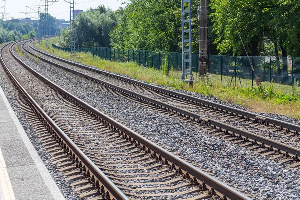 Eisenbahnlinien Fahren Durch Einen Bahnhof — Stockfoto