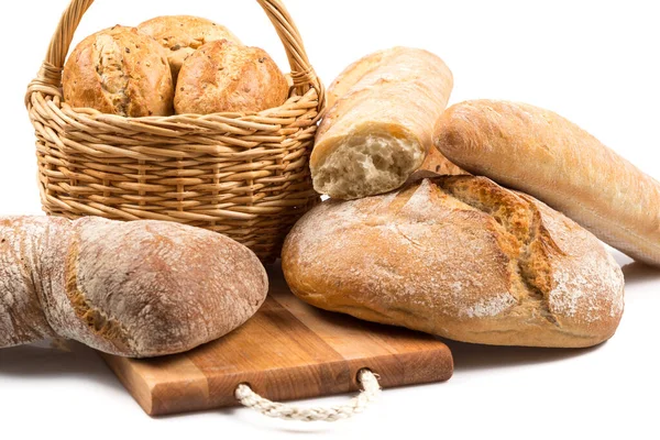Složení Chlebem Rolkami Proutěném Koši Izolovaném Bílém — Stock fotografie