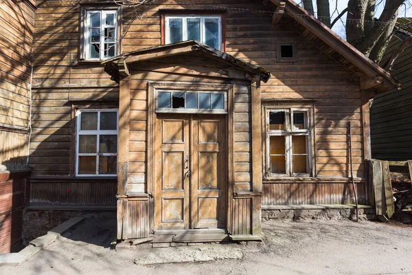 Altes Verlassenes Holzhaus Einem Sonnigen Tag — Stockfoto