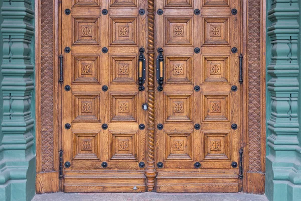 木製の古代ドアのクローズ アップ画像 — ストック写真