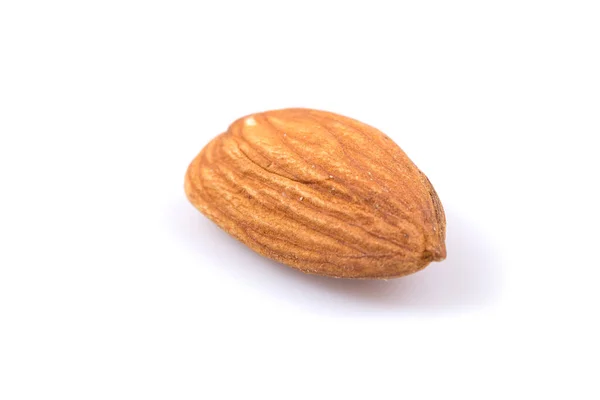 Koostumus Valkoisella Pohjalla Eristetyistä Mantelinpähkinöistä — kuvapankkivalokuva