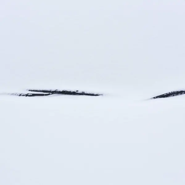 Крупный План Автомобиля Покрытого Снегом — стоковое фото