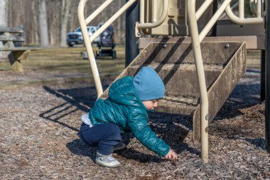 Endonezya, Bali 'de erkek çocuk oynuyor.