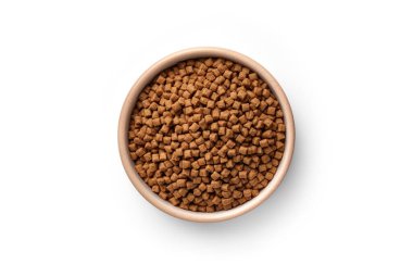 Gösterişli bir kasede kedi mamasının en üst görüntüsü. Hayvan bakımı, hayvan diyeti ya da kedi beslenme konsepti. Evcil hayvan dükkanları, veteriner klinikleri ve evcil hayvanlarla ilgili her iş için mükemmel. Beyaz arkaplanda izole.