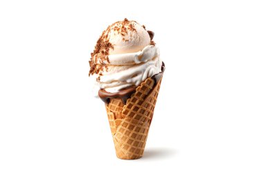 Beyaz arka planda izole edilmiş külahlı leziz kremalı dondurma..