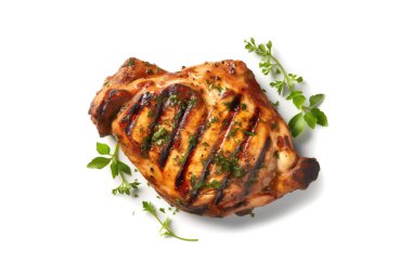 Beyaz arka planda izole edilmiş maydanozlu taze tavuk bifteği manzarası..