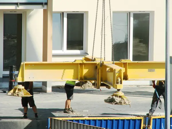 İnşaat alanında çalışan işçiler