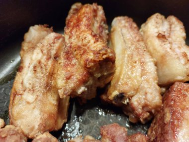 Sebzeli tavuk kanadı kızarmış