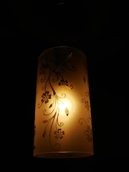 Gecenin içindeki mum