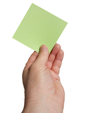 Boş bir kağıdı tutan el.