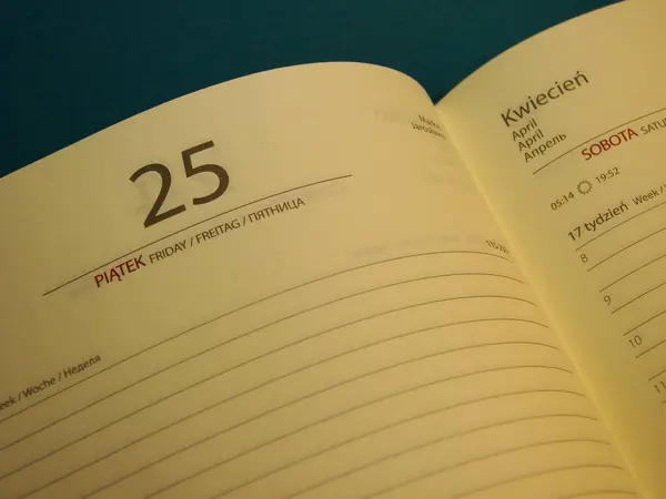 Yılın her günü için bir takvim, not almak ve yaklaşan olayları kaydetmek için.