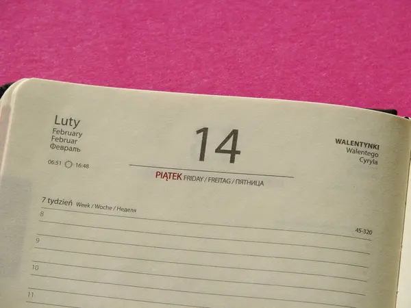 Yılın her günü için bir takvim, not almak ve yaklaşan olayları kaydetmek için.