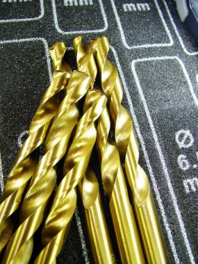 Sondaj metali için farklı boyutlarda matkap uçları