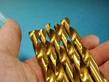 Sondaj metali için farklı boyutlarda matkap uçları