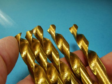 Sondaj metali için farklı boyutlarda matkap uçları