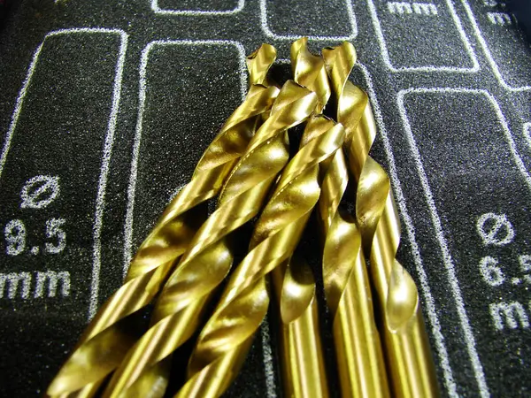 Sondaj metali için farklı boyutlarda matkap uçları