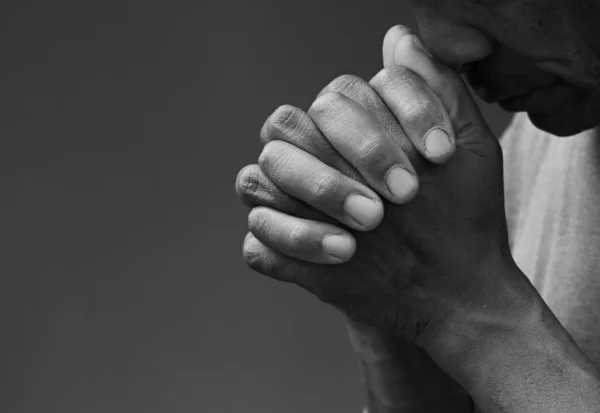 Mann Betet Gott Mit Den Händen Zusammen Anbetet Gott Karibik — Stockfoto