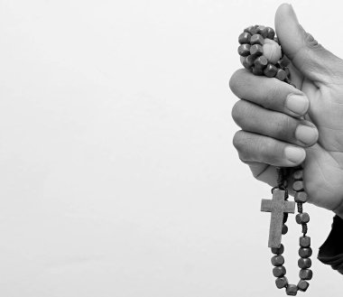 Tanrı 'ya insanların resimlerini stoklayarak dua ediyorum.