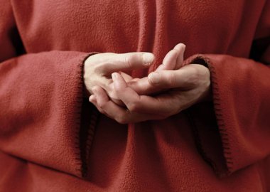 Tanrı 'ya insanların resimlerini stoklayarak dua ediyorum.