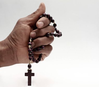 Tanrı 'ya insanların resimlerini stoklayarak dua ediyorum.