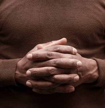 Tanrı 'ya insanların resimlerini stoklayarak dua ediyorum.