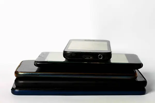 Alte Mobiltelefone Auf Weißem Hintergrund — Stockfoto