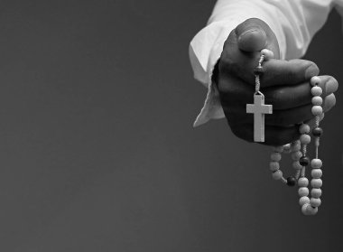 Dua eden adama yaklaş, stüdyo çekimi. 