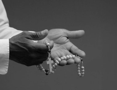 Dua eden adama yaklaş, stüdyo çekimi. 