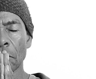 Adamı namaz kılacak pozisyona getir.