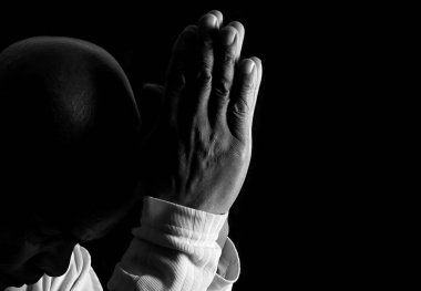 Son sınıfların namaz kıldığı stüdyoyu kapatın.