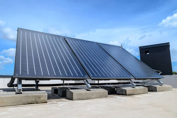 Bomba Calor Coletor Solar Telhado Casa Sistema Que Utiliza Uma Fotos De Bancos De Imagens