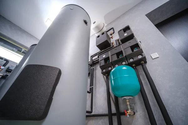 Σύγχρονο Ηλεκτρικό Λεβητοστάσιο Στο Σπίτι Εξοπλισμός Για Σύστημα Θέρμανσης Νερού Φωτογραφία Αρχείου