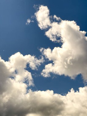 Gökyüzündeki bulutlar