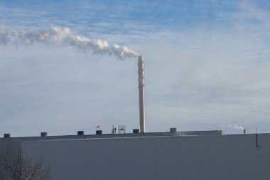 Kışın baca ve duman.