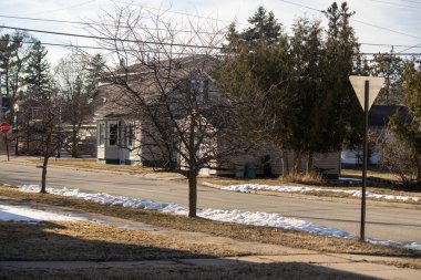 Kışın banliyö mahallesi.