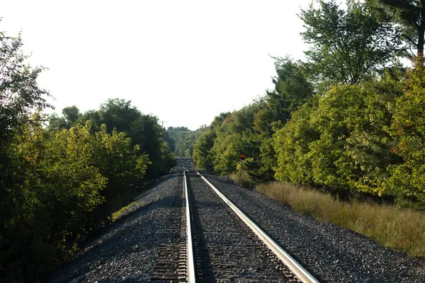 Kırsal kesimde demiryolu rayları