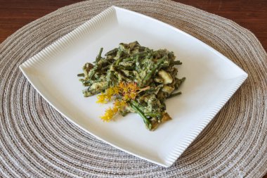 Yabani kuşkonmaz frittata, yumurta