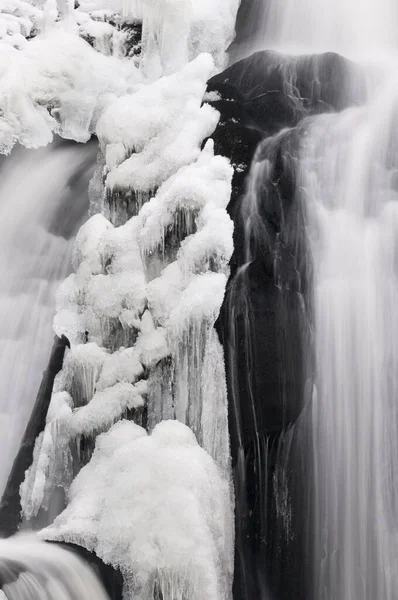 Icy Triberger Wasserfall Vodopád Zima Black Forest Baden Wuerttemberg Německo — Stock fotografie