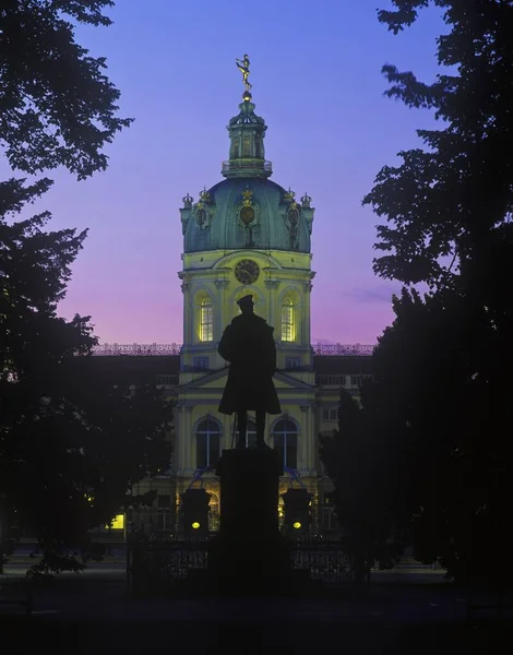 Замок Шарлоттенбург Голубой Час Вечер Подсветка Шарлоттенбург Берлин Германия Европа — стоковое фото