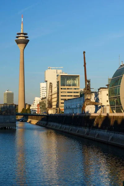 Medienhafen Düsseldorf Mit Rheinturm Und Neuer Zollhof Von Frank Gehry — Stockfoto