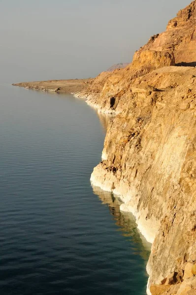 マザラ付近の死海の絶滅の危機に瀕した海岸 水不況1メートル ヨルダン アジア — ストック写真