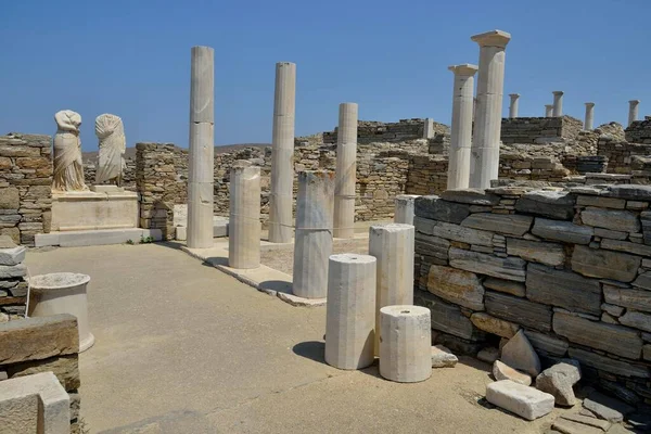 Estátuas Colunas Antigas Cleópatra Dioscorides Torsos Sem Cabeça Ilha Delos — Fotografia de Stock
