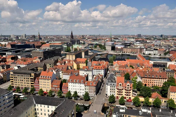 Vapahtajamme Kirkko Vapahtajamme Kirkko Torninäkymä Kööpenhamina Historiallinen Keskusta Kööpenhamina Tanska — kuvapankkivalokuva
